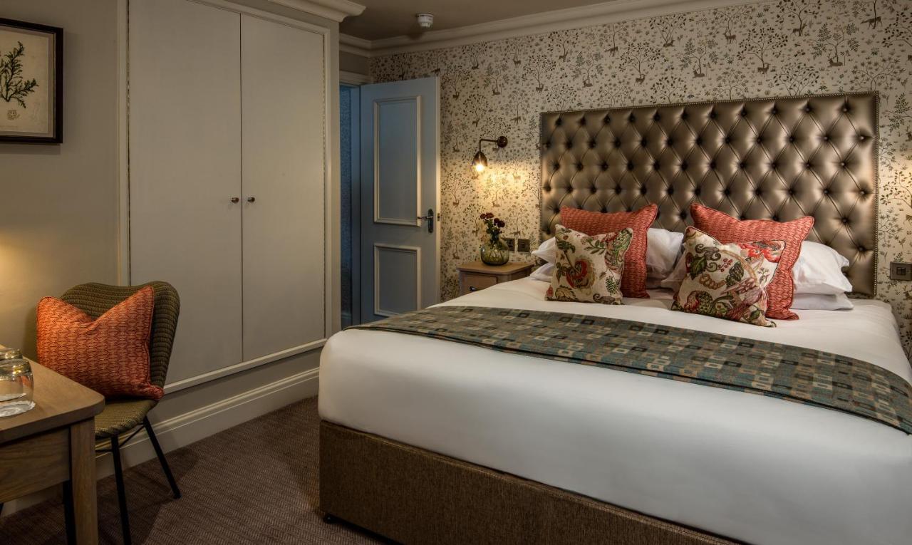 布莱克本 The Millstone, Mellor酒店 外观 照片 A bedroom at The Swan