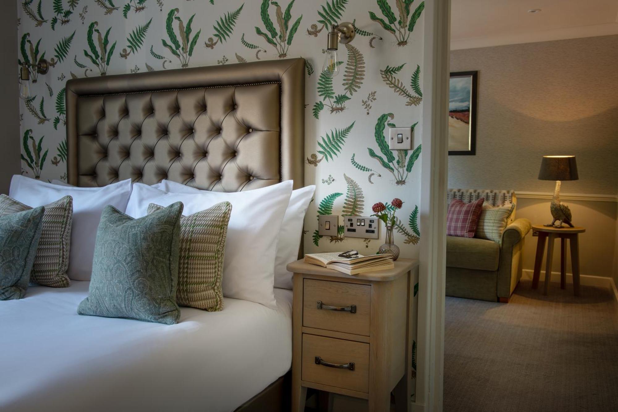 布莱克本 The Millstone, Mellor酒店 外观 照片 A bedroom at The Swan