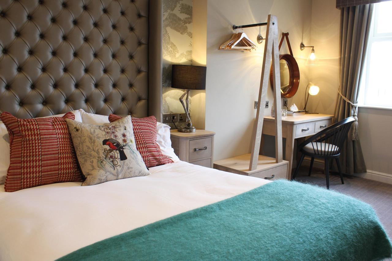 布莱克本 The Millstone, Mellor酒店 外观 照片 A bedroom at The Old Bank Hotel