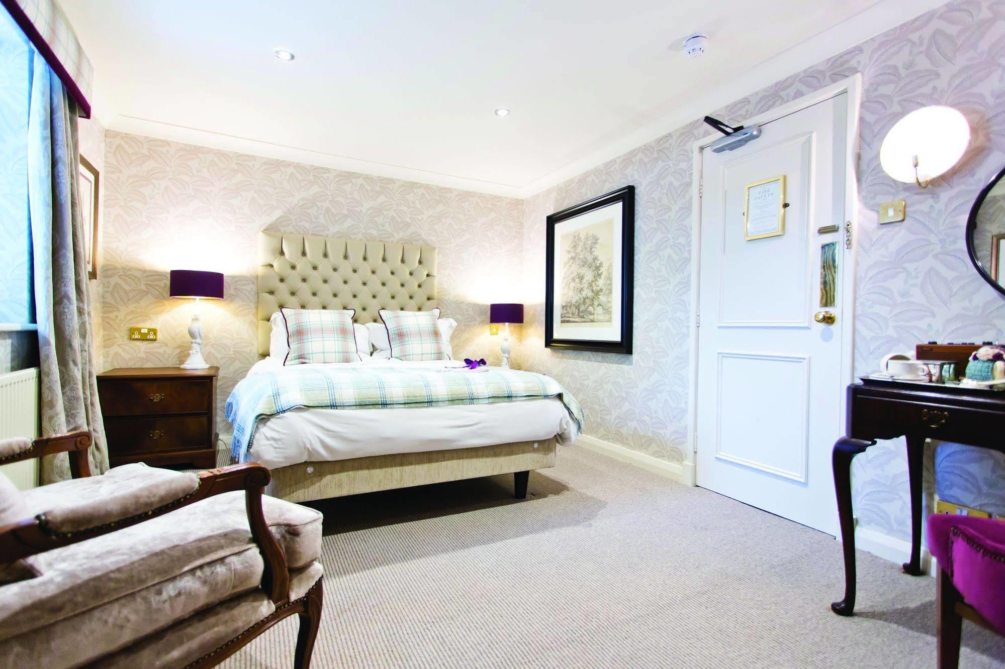 布莱克本 The Millstone, Mellor酒店 外观 照片 A bedroom at The Old parsonage