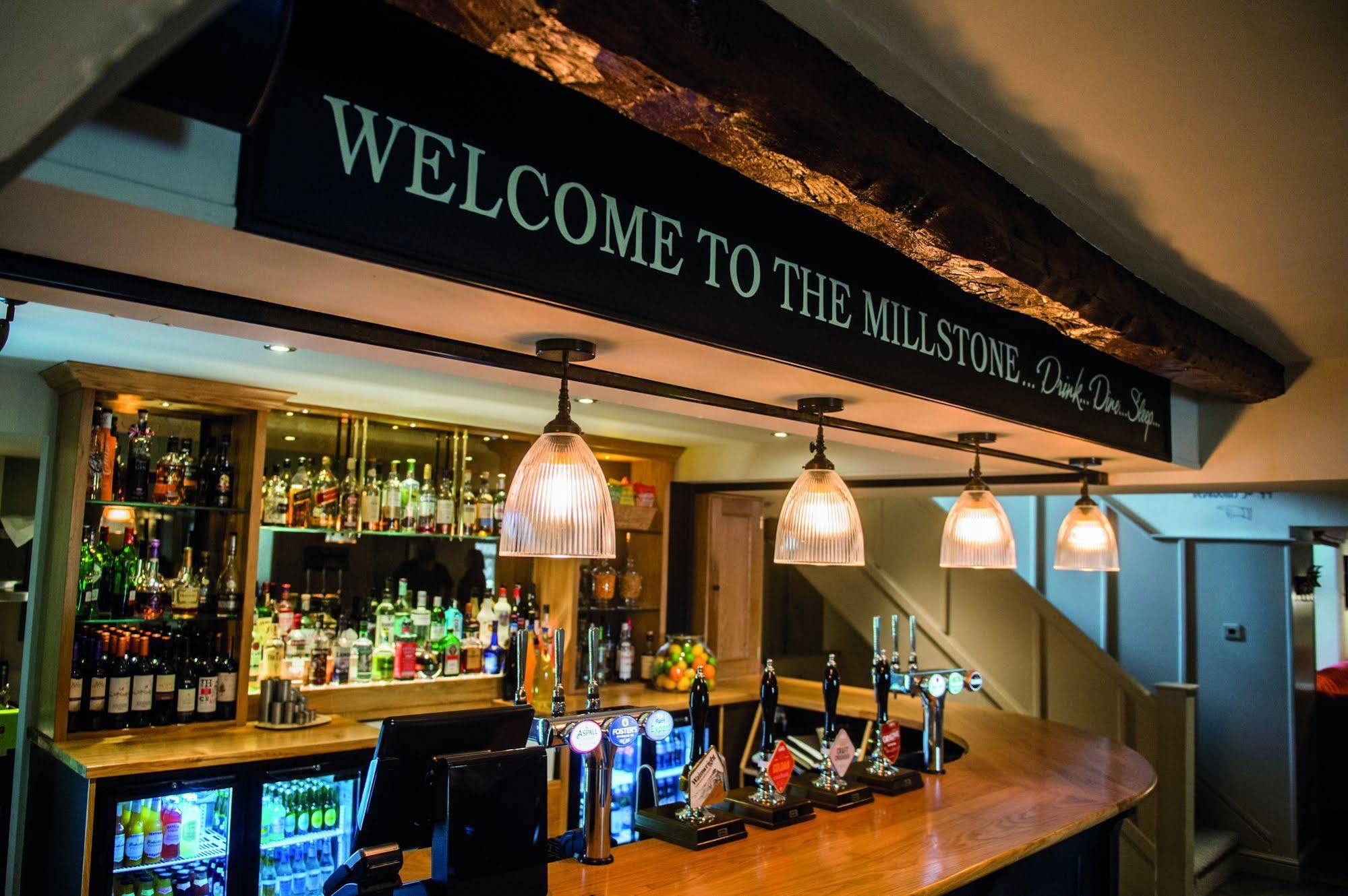 布莱克本 The Millstone, Mellor酒店 外观 照片 The Millstone Bar
